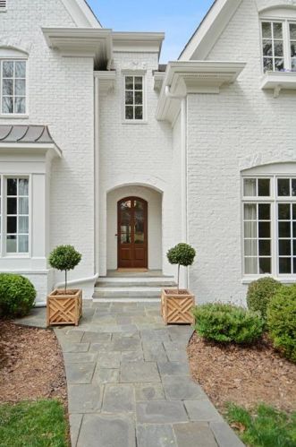 2672 Ellwood Dr, Atlanta GA  30305-3866 exterior
