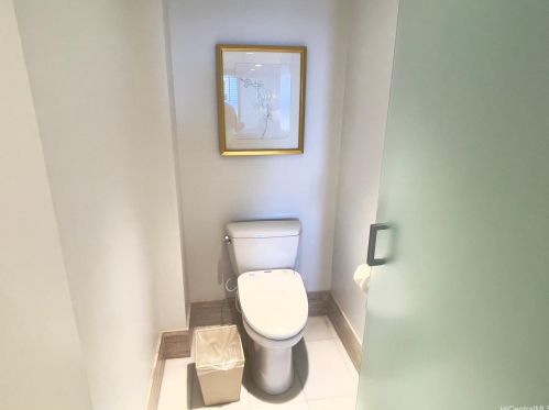 383 Kalaimoku St, Honolulu HI  96815 exterior