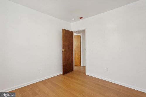 900 5 St, Philadelphia PA 19123-1455 exterior