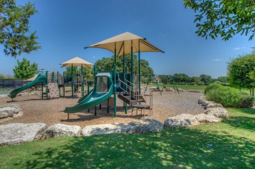 3921 Cyn Gln Cir, Austin TX  78732-2187 exterior