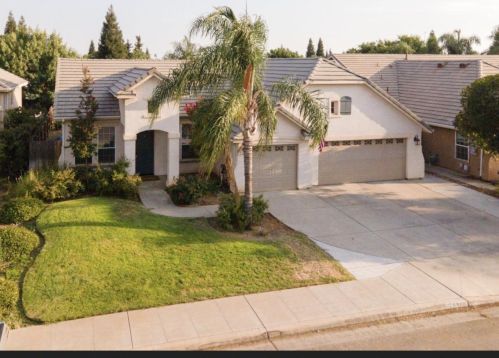 2896 Richert Ave, Clovis, CA 93611-3942