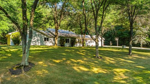 16 Meadowbrook Rd, Derry, NH 03038-4957