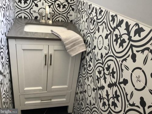 4816 10th St, Philadelphia PA  19141-3930 exterior