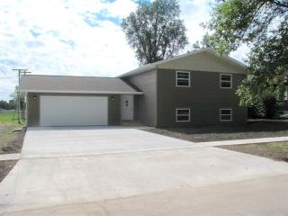 216 10th Ave, Milbank, SD 57252-3305