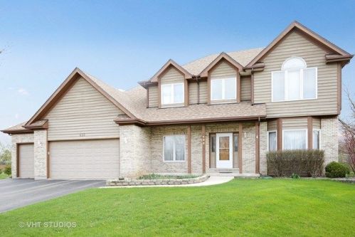 435 Fox Run Ln, Pingree Grove, IL 60140-9640