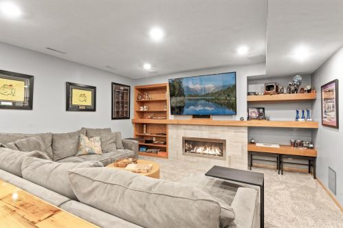 2332 Fieldstone Curv, Saint Paul MN  55129-6218 exterior