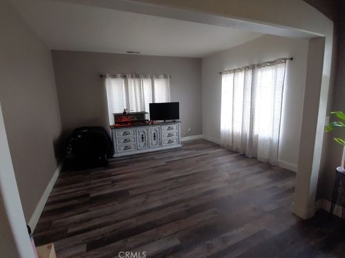 1190 Hazelnut Ln, Madera, CA 93637-4880