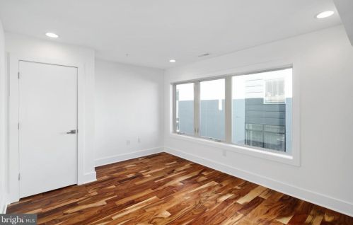 146 Front St, Philadelphia PA 19106-0020 exterior