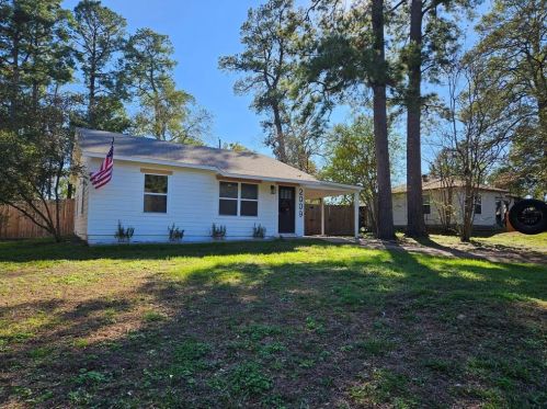 2009 White Oak Dr, Conroe TX  77304-2131 exterior