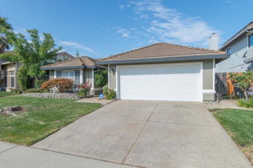 8954 Springhurst Dr, Elk Grove, CA 95624-3220
