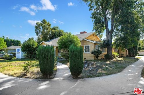 13226 Morrison St, Van Nuys, CA 91423-2157
