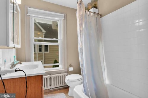 102 Park Ave, Tavistock NJ 08033-1639 exterior