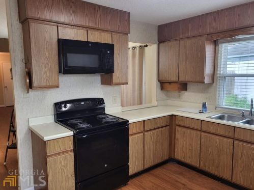 203 Atrium Ct, Warner Robins GA  31088-5666 exterior