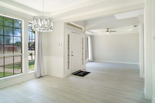 2101 Stonegate Dr, Carrollton TX  75010-4133 exterior