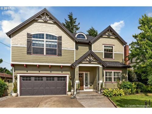 8427 7th Ave, Portland, OR 97202-6902