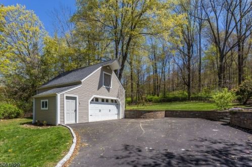 11 Valley View Rd, Morristown, NJ 07960-4817