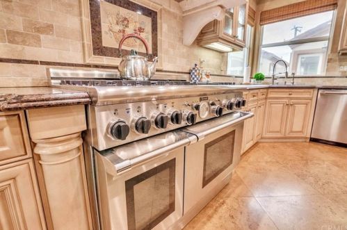 1610 Pacific Coast Hwy, Huntington Beach CA  92648-4434 exterior