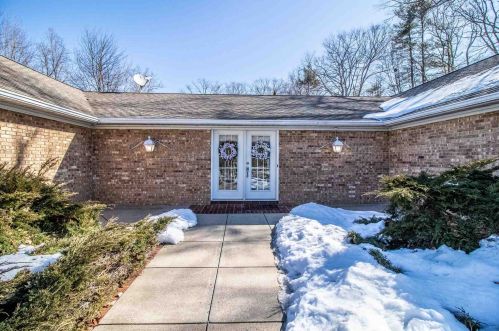 23 Woodland Rd, Dover, NH 03820-4232