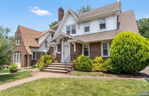 261 Cherry Ln, Teaneck, NJ 07666-3413