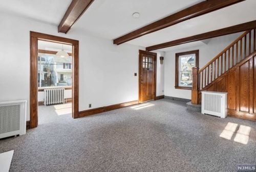 48 Manhattan Ct, Nutley, NJ 07110-2221