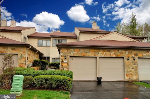 63 Woodmont Dr, Trenton, NJ 08648-2119