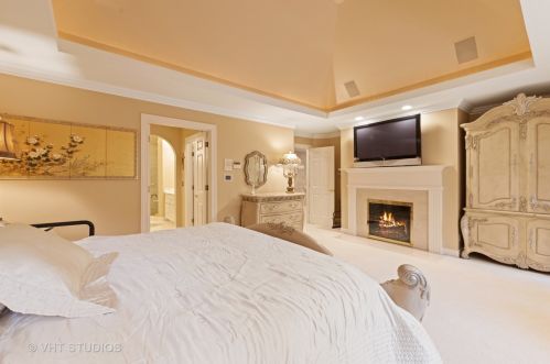 9301 Falling Waters Dr, Willowbrook IL  60527-0718 exterior