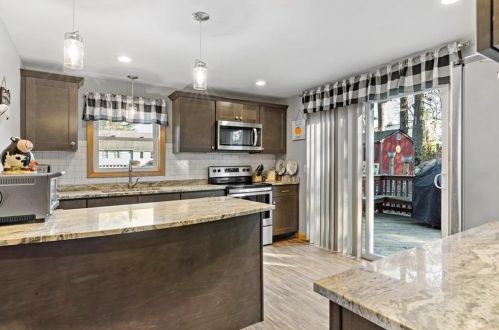1 Circle Dr, Westerly, RI 02808-1308