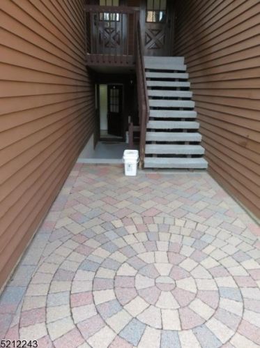 11 Summit Ct, Annandale, NJ 08801-1501