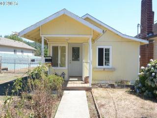 768 Birch St, Coquille, OR 97423-1232