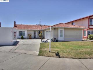 33703 Simple Ct, Fremont, CA 94555-2056