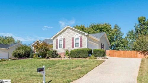 210 Waterbury Ct, Simpsonville, SC 29680-2831