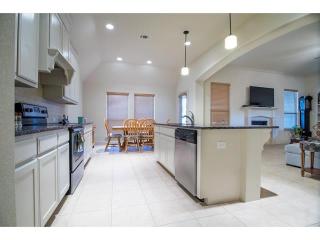 324 Stratford Dr, Fort Worth TX  76126-2462 exterior