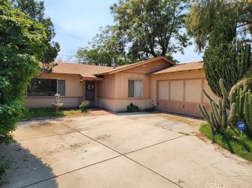 6304 Cinnabar Dr, Riverside, CA 92509-4107