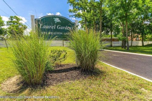 2 Juniper Ln, Tinton Falls NJ 07724-1804 exterior