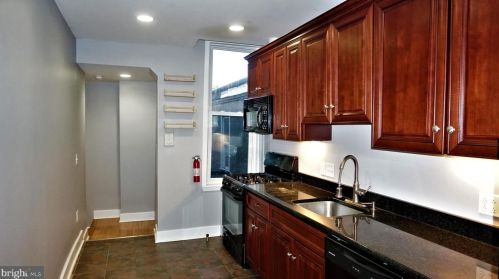 939 5th St, Philadelphia PA  19147-4107 exterior