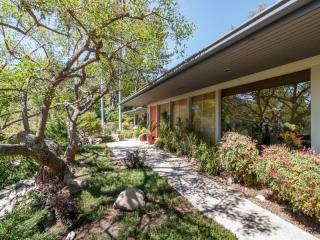 1705 Knollwood Dr, Pasadena, CA 91103-1908