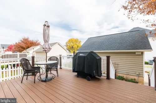 228 Lord Fairfax St, Charles Town WV  25414-2607 exterior