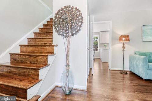 5502 Kings Park Dr, Springfield, VA 22151-1106