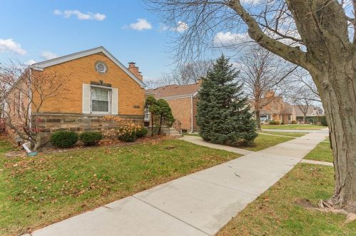 6152 Lenox Ave, Chicago, IL 60646-4820