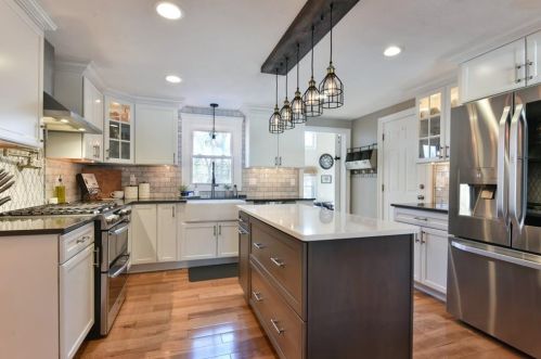 180 Boulder View Dr, Warwick, RI 02886-6804