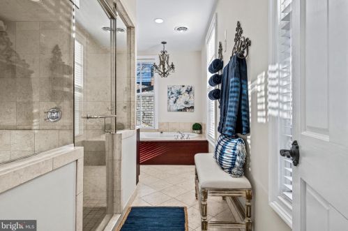 114 Kings Hwy, Tavistock NJ 08033-1981 exterior