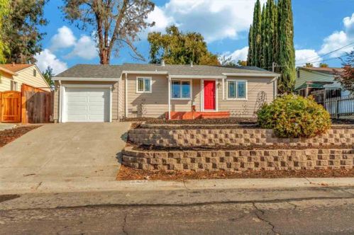 2437 Hemlock Ave, Concord CA  94520-1724 exterior