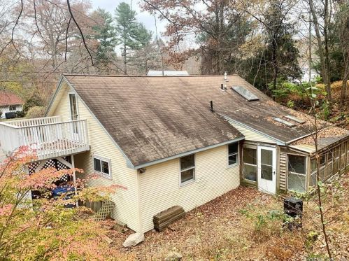 31 Pinelock Dr, Gales Ferry, CT 06335-1830