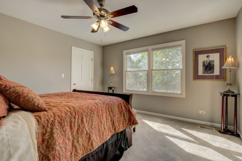 890 Somerset Dr, Carol Stream IL  60188-6078 exterior