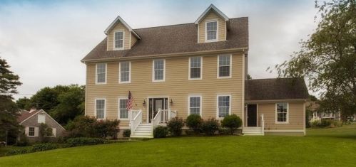 17 Bartlett Rd, Middletown, RI 02842-5303