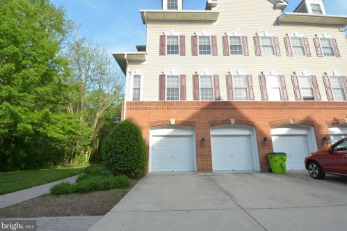 8975 Harrover Pl, Lorton, VA 22079-4744