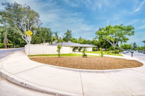 5591 Royal Hill Dr, Riverside, CA 92506-3456