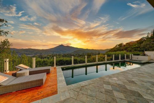 245 Upper Toyon Dr, San Rafael, CA 94904-1050