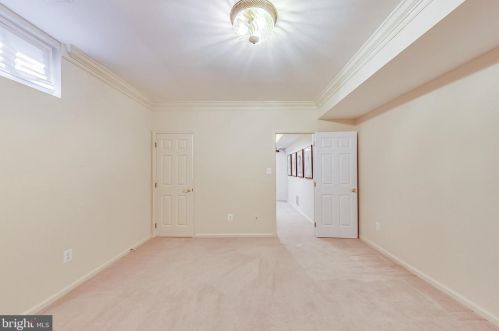 6420 Lake Meadow Dr, Springfield VA  22015-3927 exterior