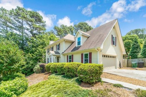 1113 Melton Dr, Lilburn, GA 30047-1981